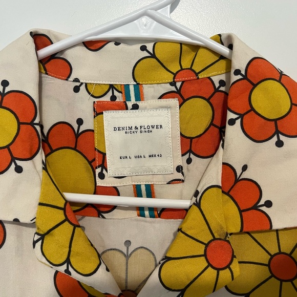 Flower button down - Picture 3 of 4